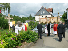 Bittprozession um den Kleinen Berg an Pfingstmontag (© Karl-Franz Thiede)